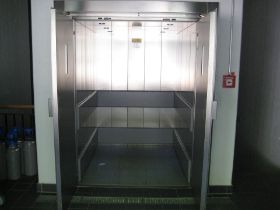 Neue Kabine mit Rammschutz VGA Eurogress.JPG